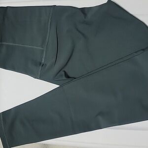 NWOT Old Navy Active Powersoft Extra High Rise Leggings in Green Color MEDIUM